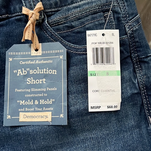 Democracy “Ab"solution® Cuffed Hem Shorts - Picture 11 of 11